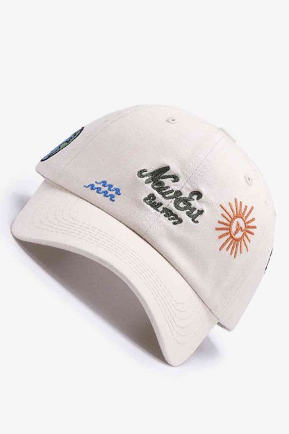 Gorra de béisbol con bordado en contraste