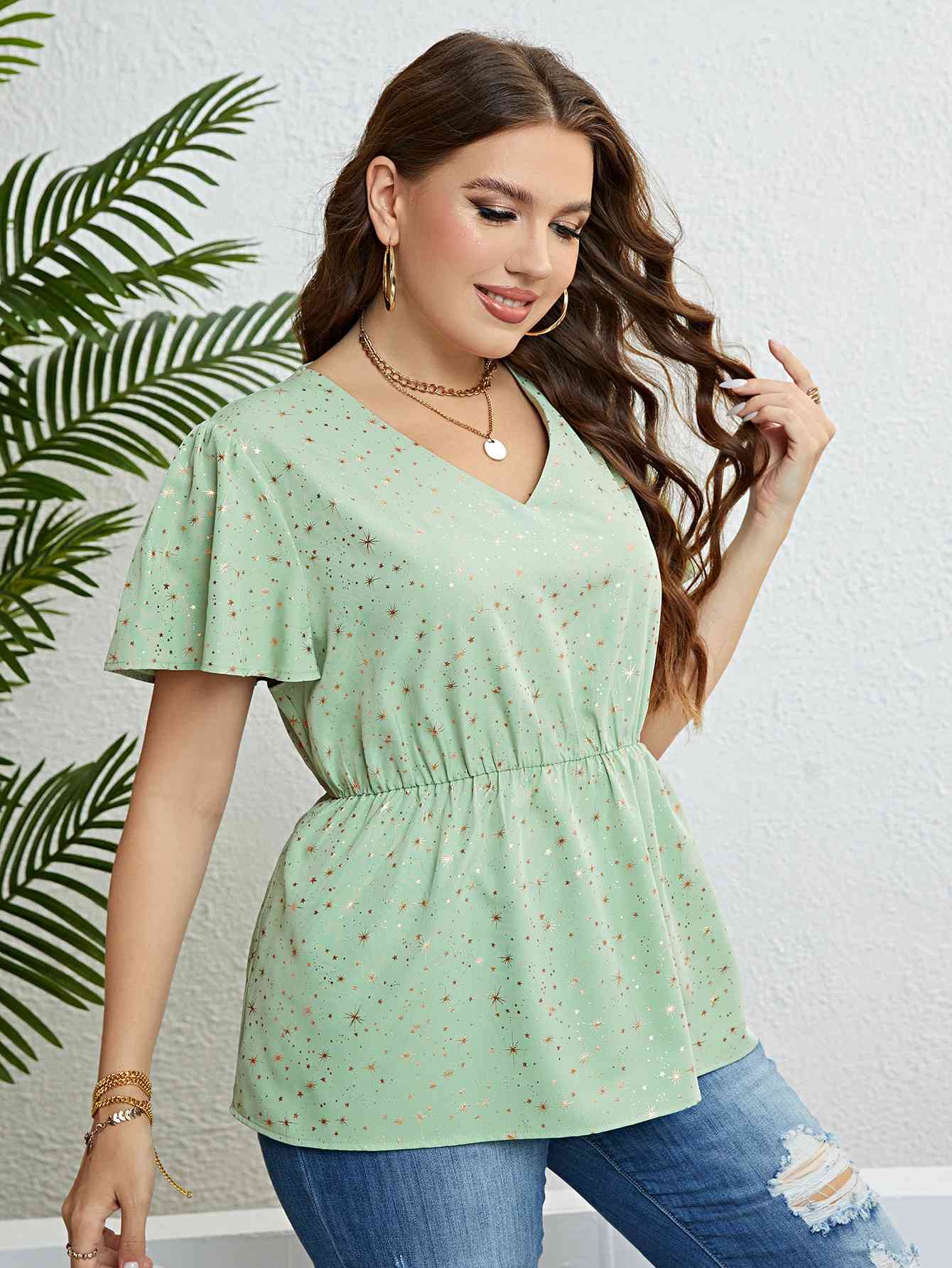 Top peplum con manga abullonada y cuello en V con estrella