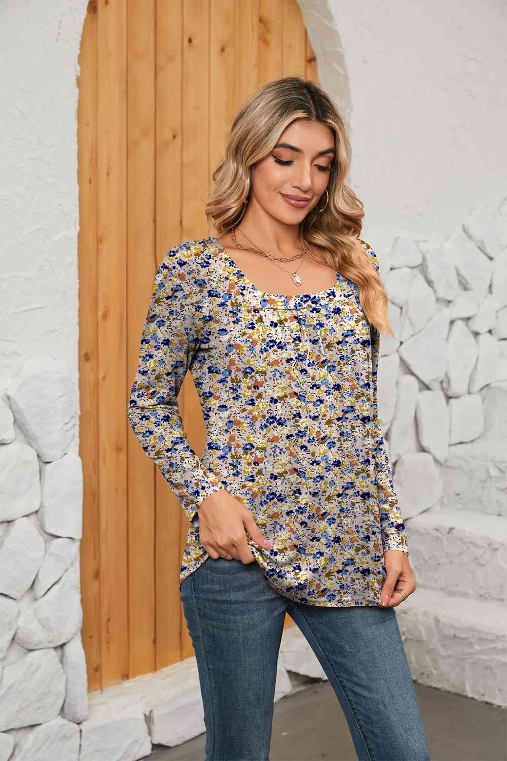 Blusa estampada de manga larga con cuello cuadrado