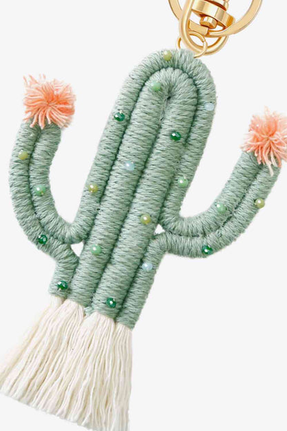 Llavero de cactus con adornos de cuentas y flecos