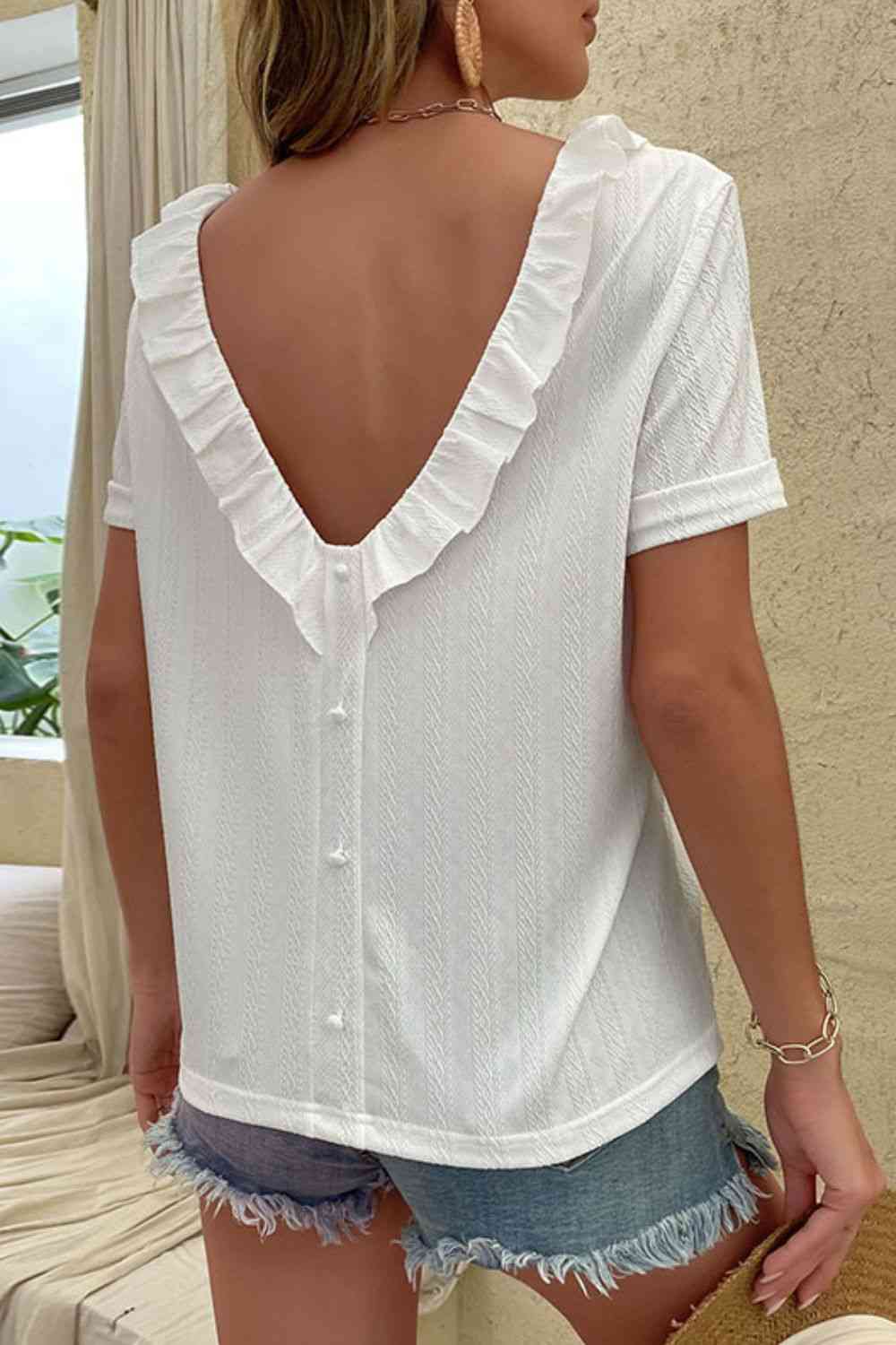 Blusa de manga corta con volantes y cuello redondo