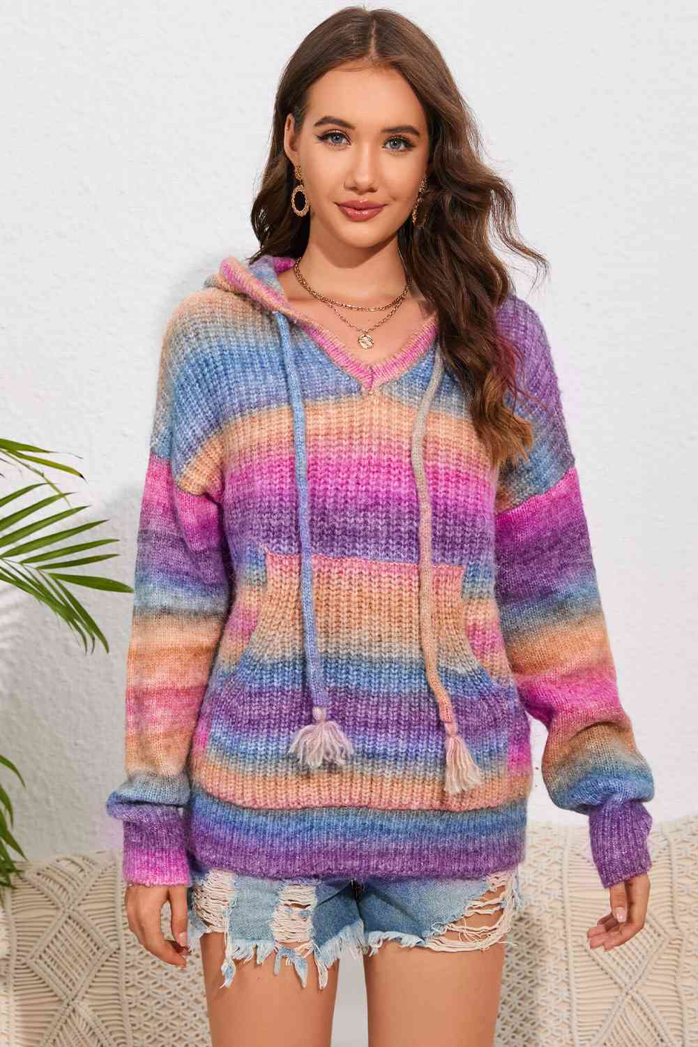 Pull à capuche multicolore à épaules tombantes