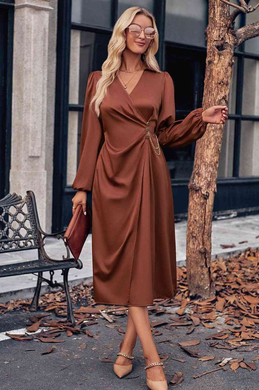 Robe midi à manches bouffantes et col surplis