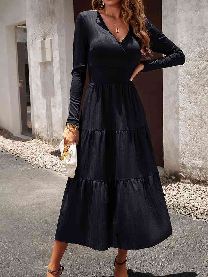 Robe midi à col surplis, manches longues, taille smockée