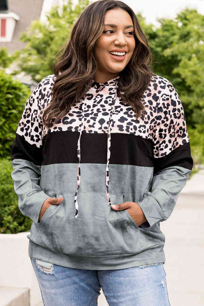 Sudadera con capucha de bloques de color con estampado de leopardo de talla grande y bolsillo canguro