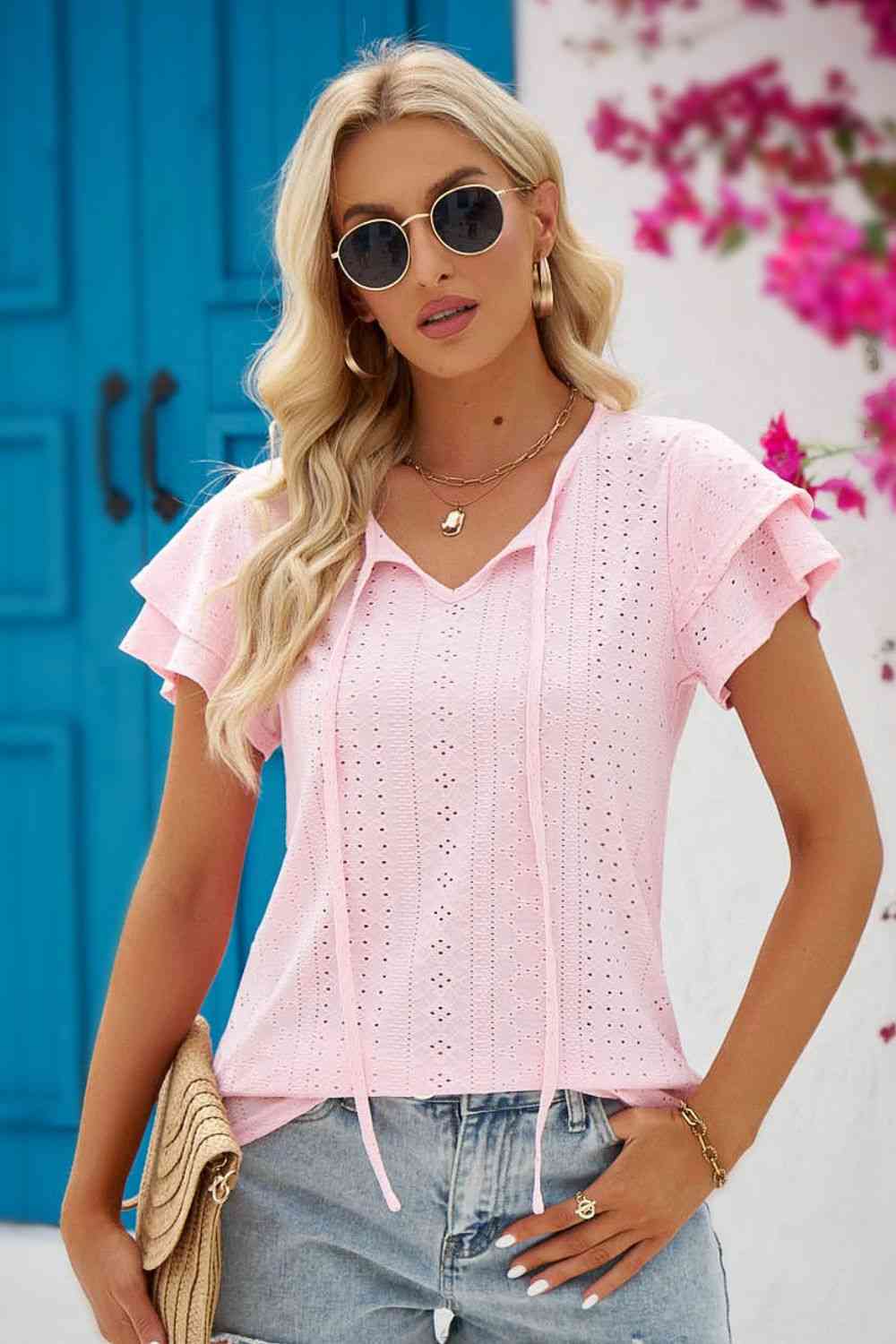 Blouse à manches flottantes et col noué à œillets