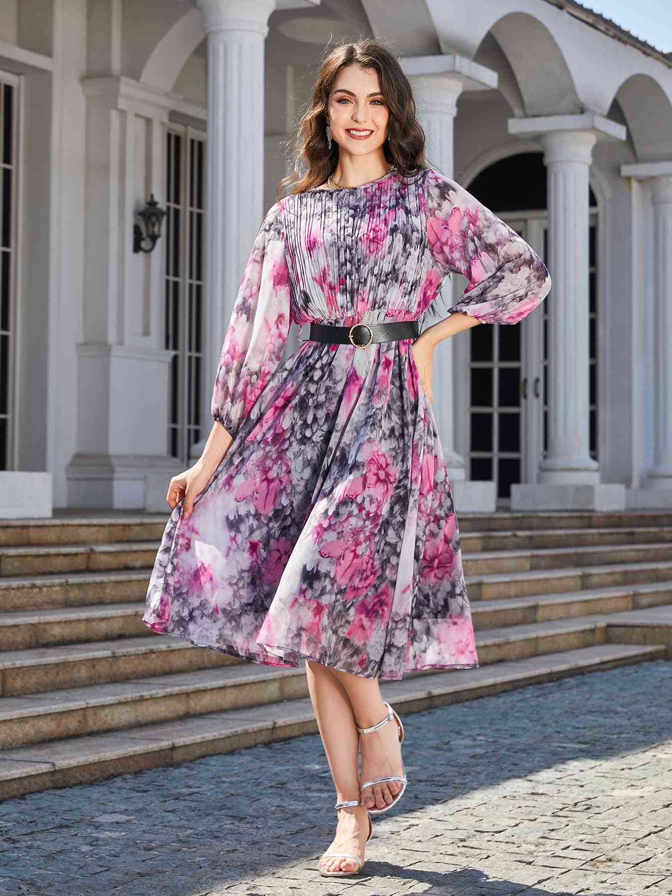 Vestido midi con estampado floral, cuello redondo y manga globo