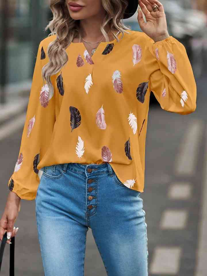 Blusa estampada de manga larga con cuello con muescas