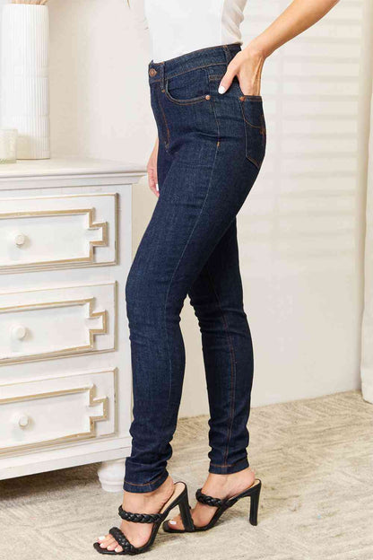 Jean skinny brodé taille haute avec poche Judy Blue