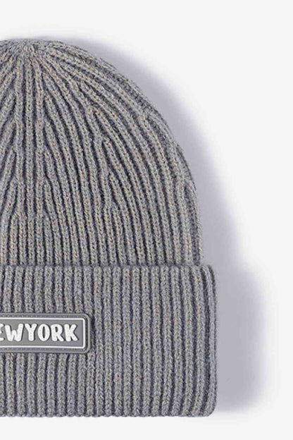 Bonnet à revers en tricot côtelé avec patch NEWYORK