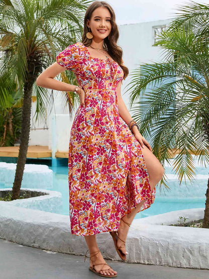 Vestido midi floral de manga corta con cuello cuadrado