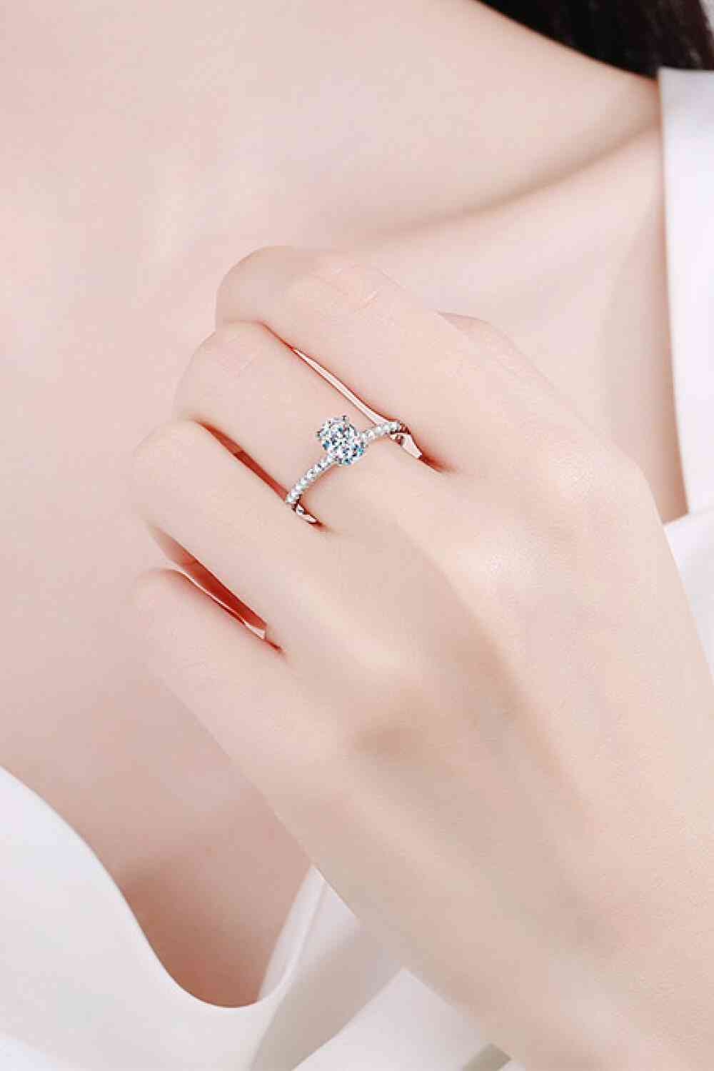 Bague moissanite incrustée de 1 carat en argent sterling 925