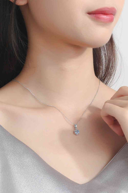 Adored Obtenez ce dont vous avez besoin Collier pendentif Moissanite