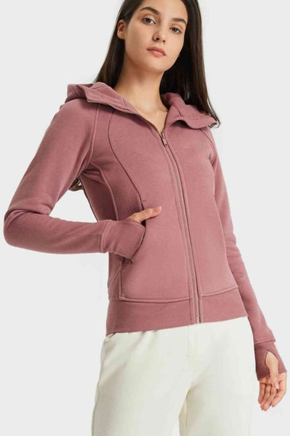 Veste de sport à capuche avec fermeture éclair et coutures