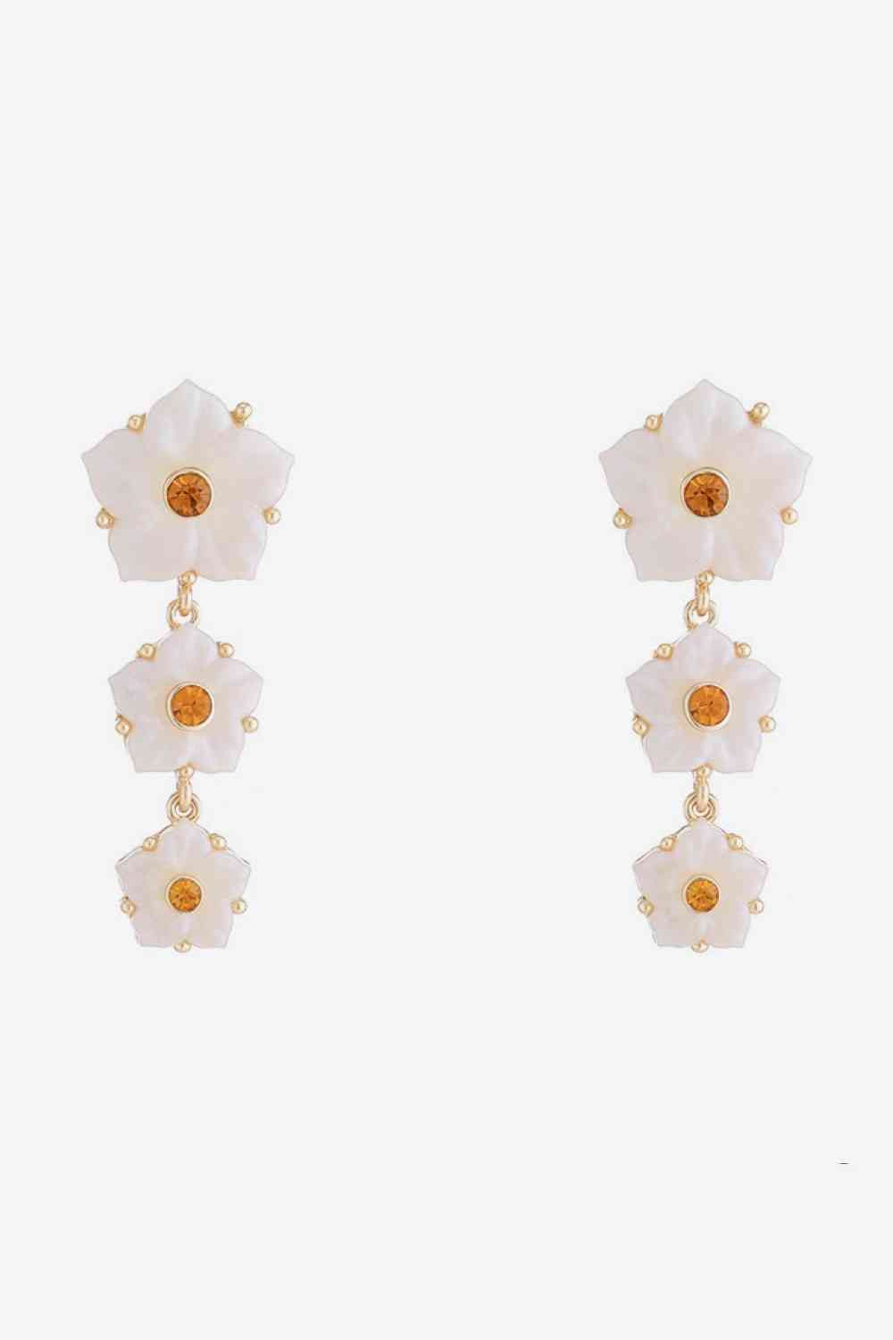 Boucles d'oreilles à fleurs en résine contrastée