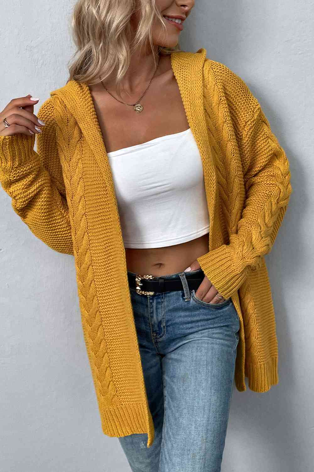 Cardigan à capuche à épaules tombantes en tricot torsadé