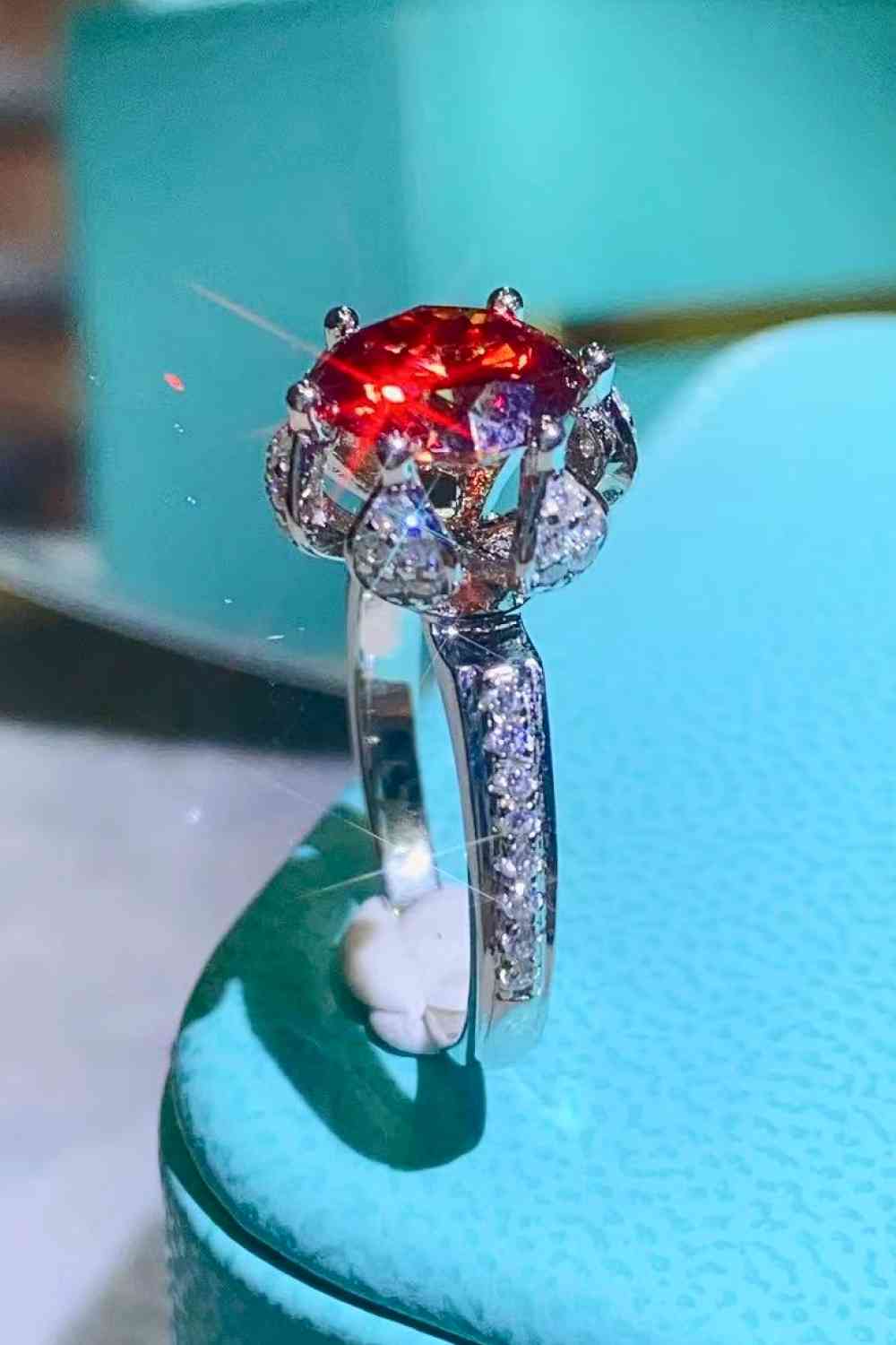 Bague à 6 griffes en moissanite de 2 carats en feu de phénix