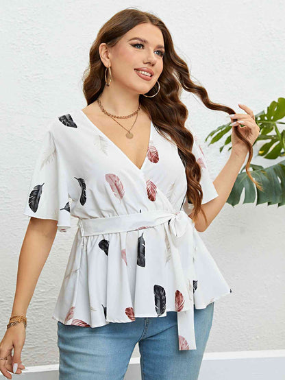 Blusa con mangas acampanadas y estampado de plumas