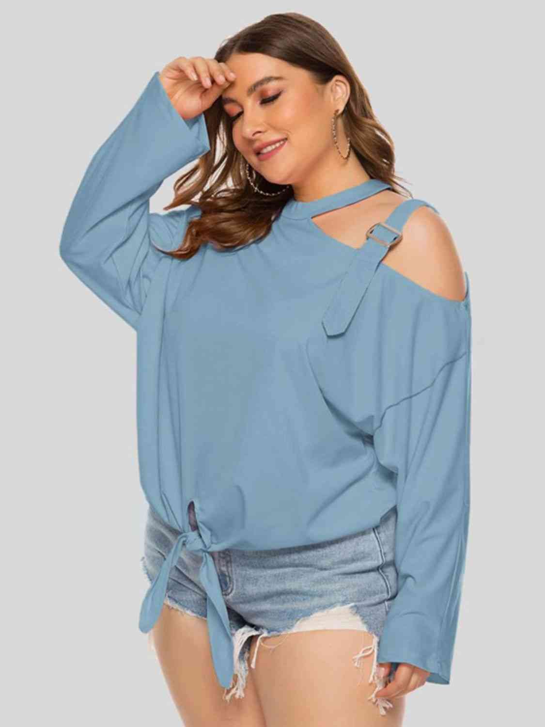 Top anudado con hombros descubiertos y talla grande