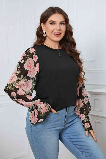 Blusa con mangas con volantes y estampado floral de talla grande