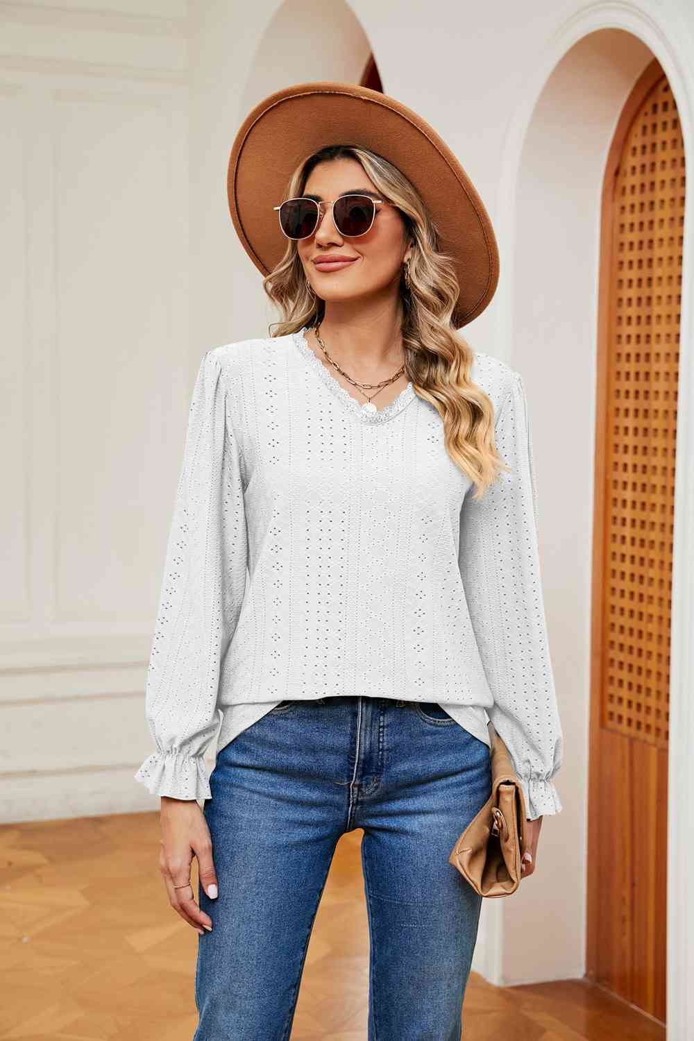 Blouse à manches volantées et col en V