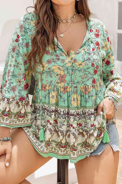 Blusa con lazo y borlas florales de talla grande