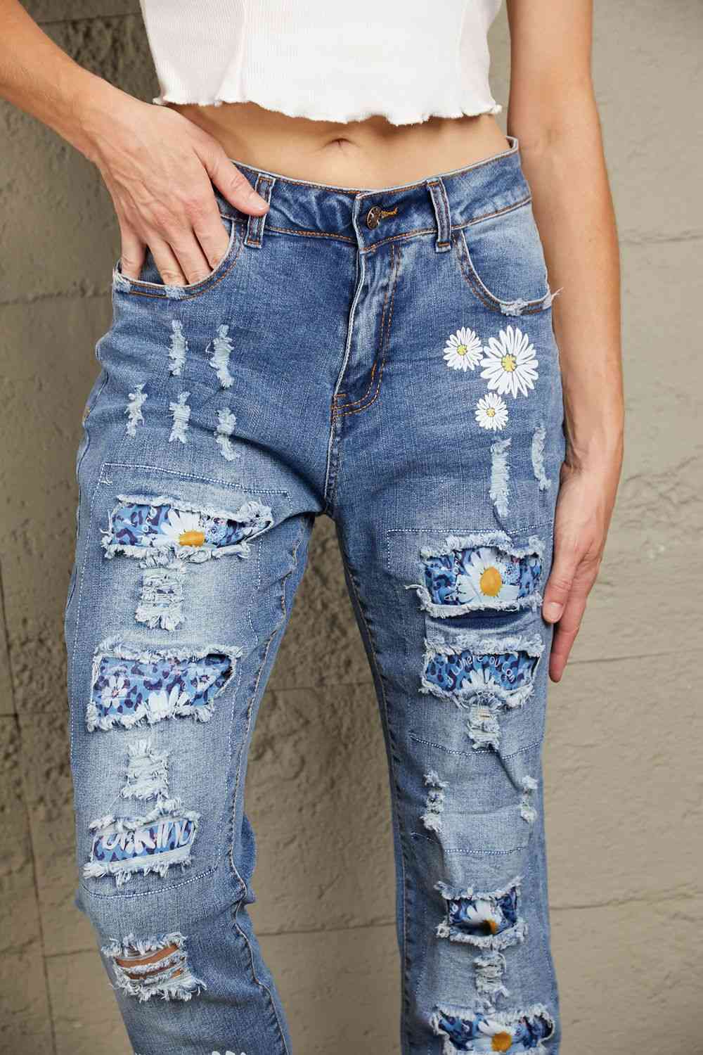 Baeful Printed Patch Distressed Boyfriend Jeans