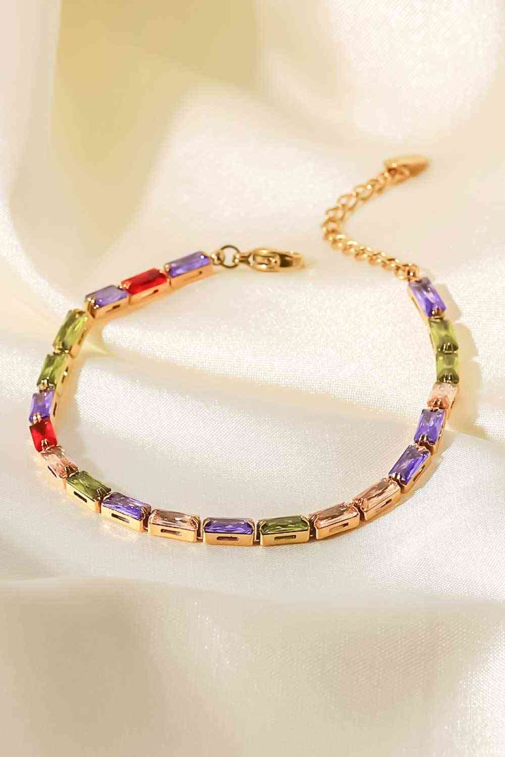 Bracelet plaqué or 18 carats avec zircons cubiques multicolores