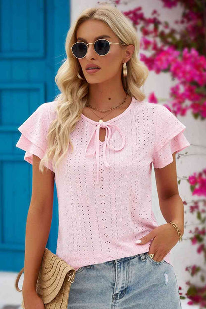 Blouse à manches flottantes et col noué à œillets