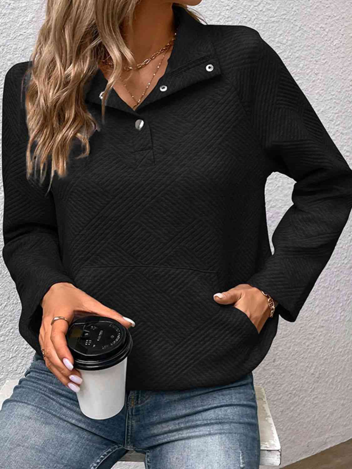 Sudadera con cuello medio abotonado y bolsillo