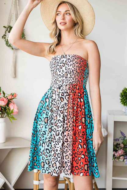 Vestido sin tirantes fruncido con estampado de leopardo