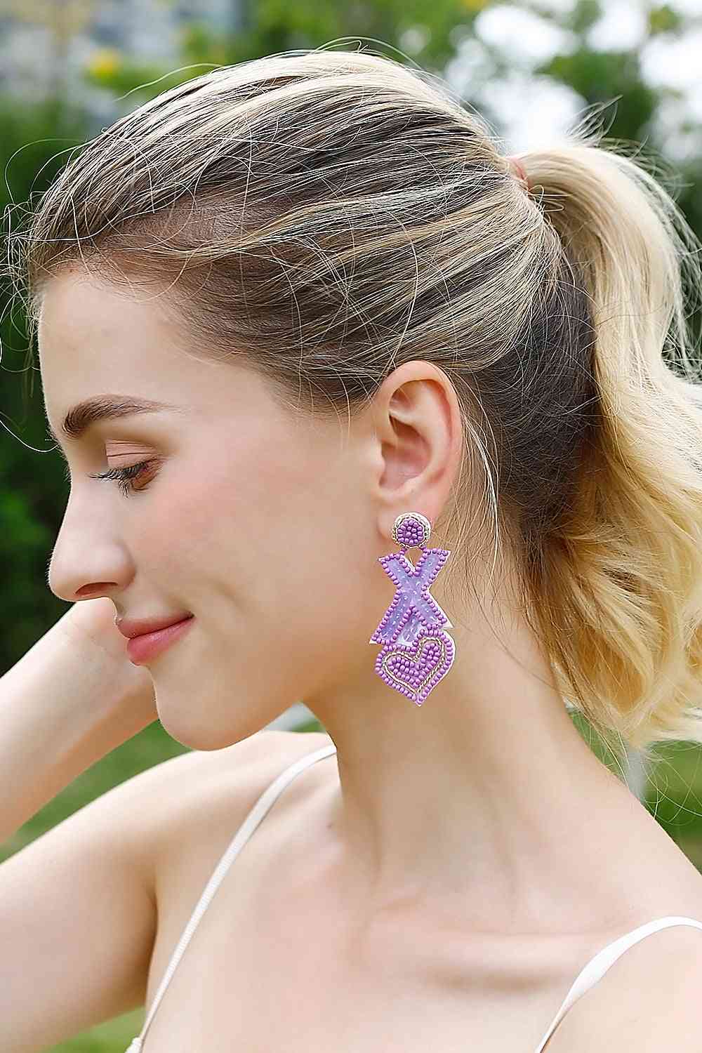 Boucles d'oreilles pendantes aléatoires en forme de cœur et de perles en forme de X, 2 paires