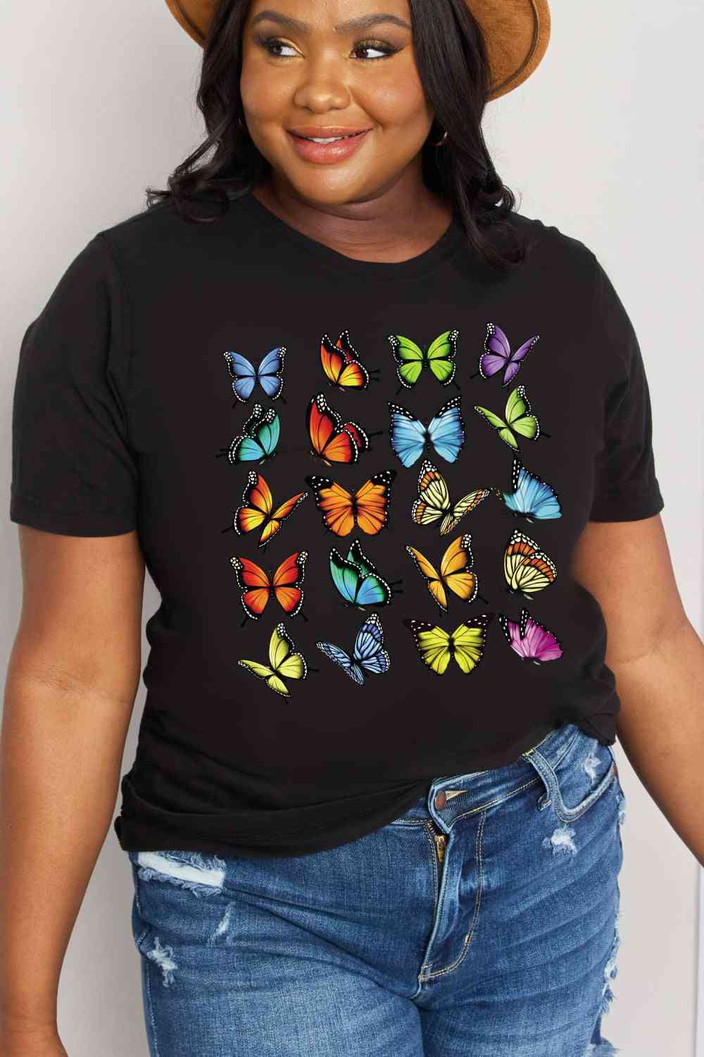 Camiseta de algodón con estampado de mariposas de tamaño completo de Simply Love