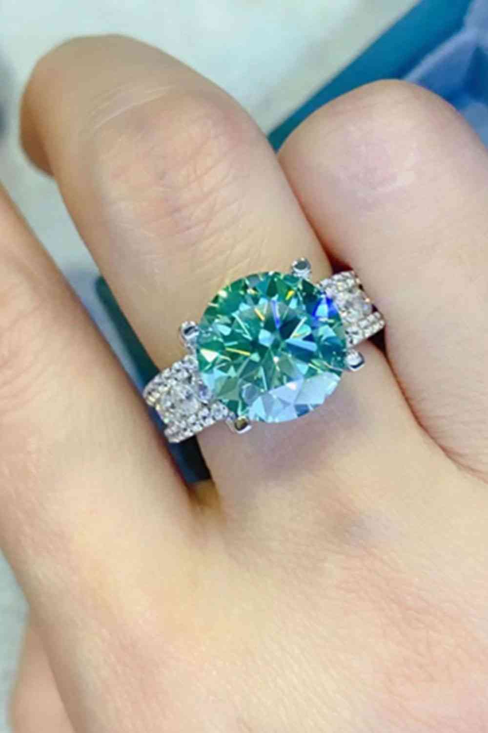 Bague large à 4 griffes en moissanite de 5 carats