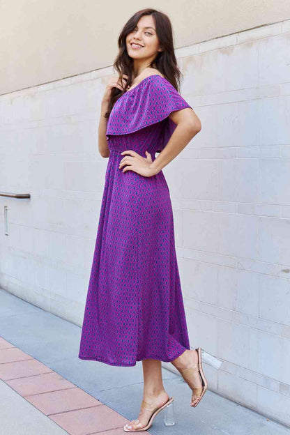 Vestido midi con hombros descubiertos y estampado geométrico My Best Angle de e.Luna en morado