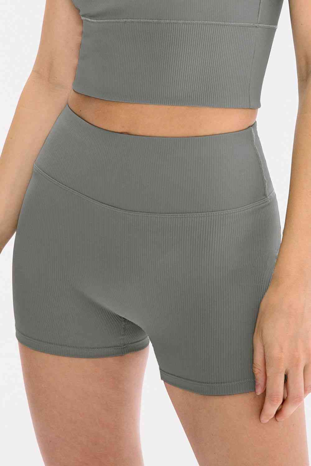 Short de sport coupe slim à large ceinture