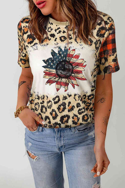 Camiseta con estampado floral y estampado de leopardo