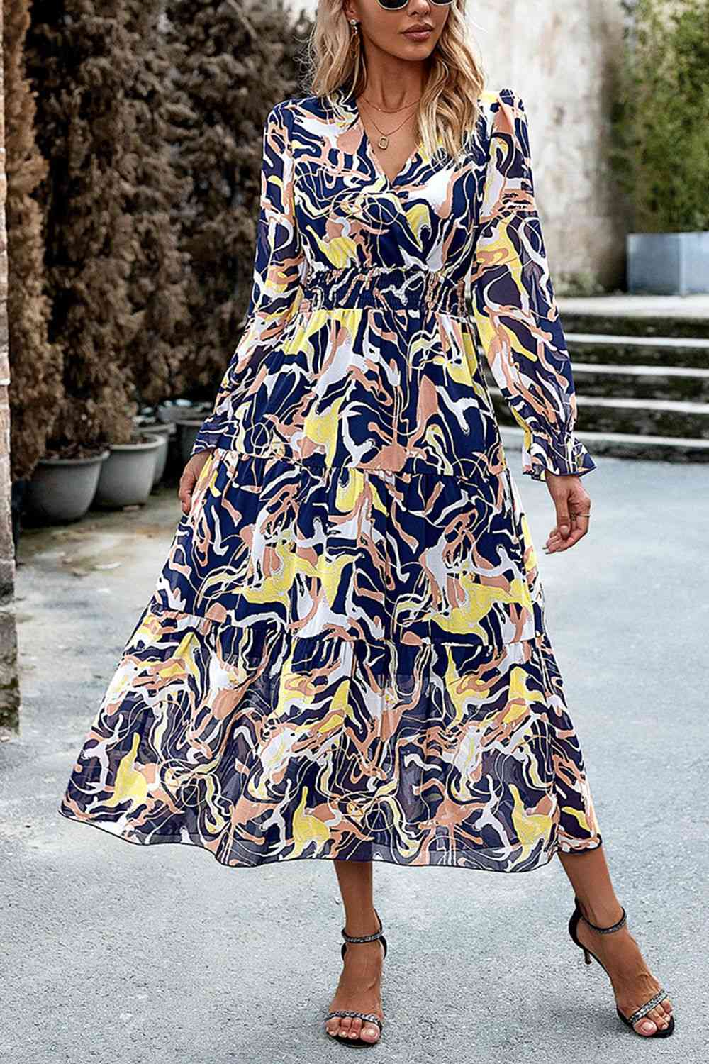 Robe midi imprimée à col surplis et manches volantées