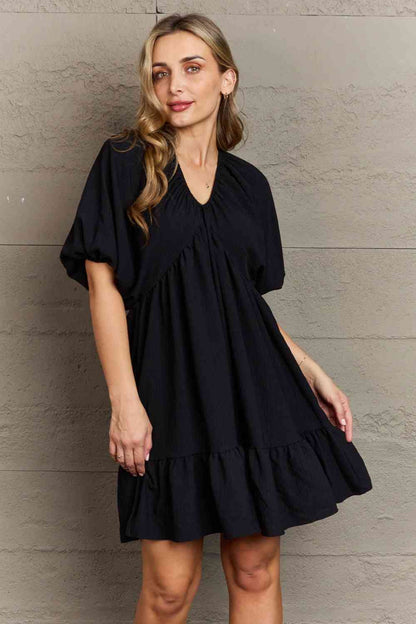 Hailey &amp; Co Minivestido Comfort Cutie con cuello en V doble y mangas abullonadas