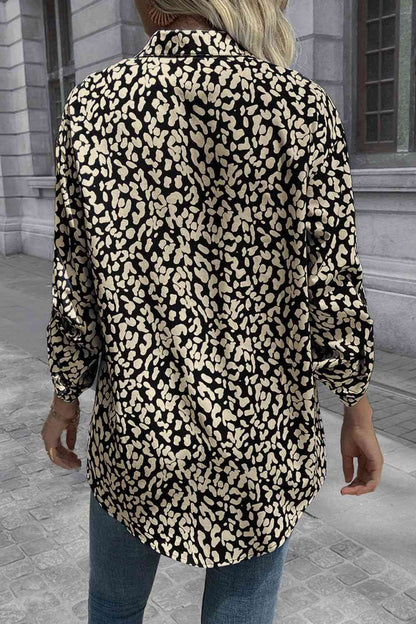 Camisa con mangas enrolladas y estampado de leopardo de Double Take