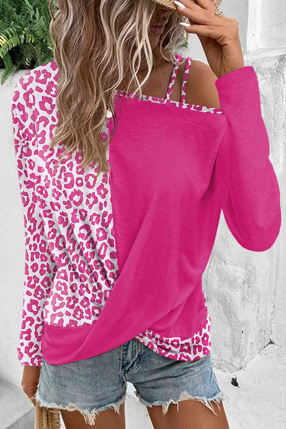 Blusa de manga larga con cuello asimétrico de leopardo