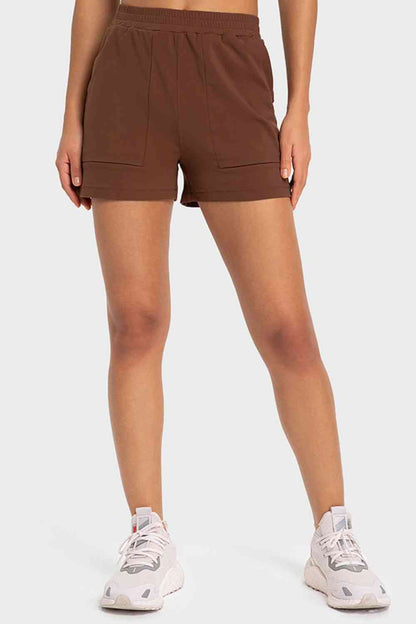 Short de sport à taille élastique avec poches