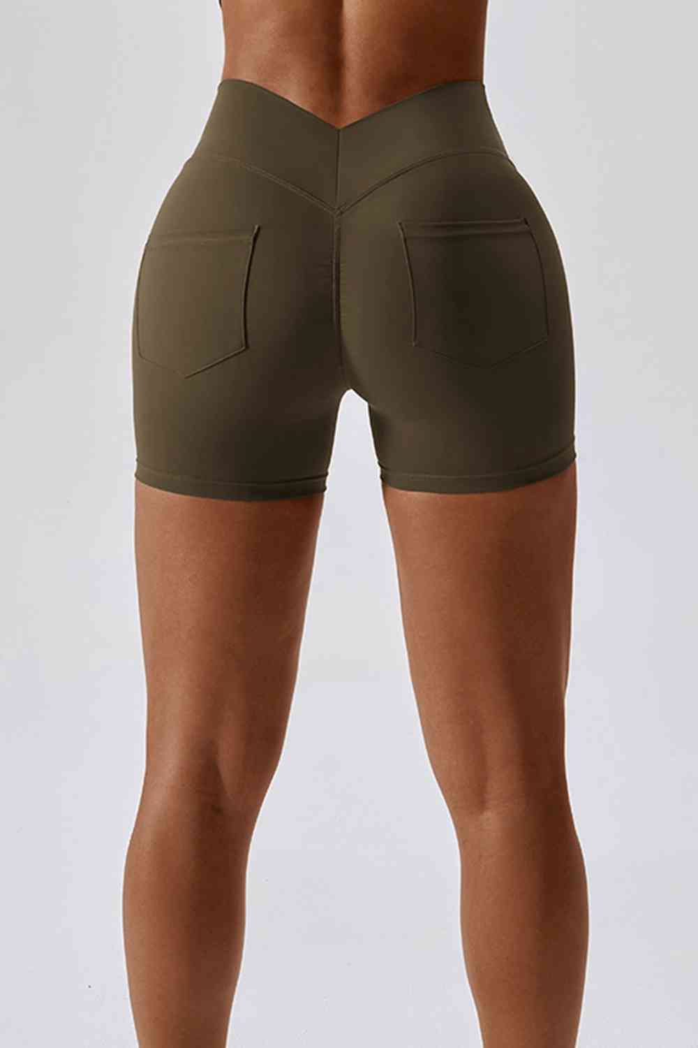 Shorts deportivos con bolsillo trasero y cintura ancha