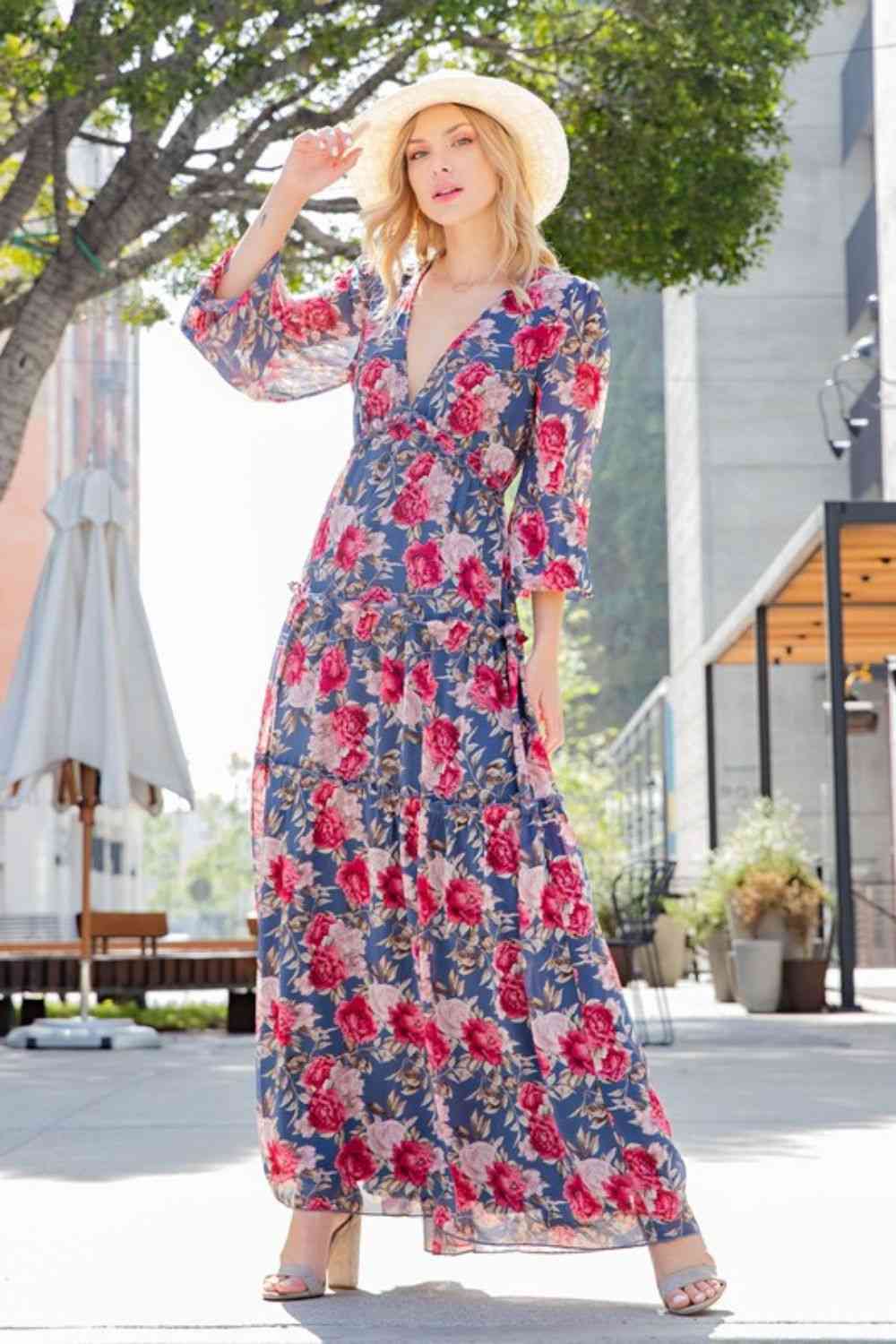 ee:some - Robe longue en V profond Trill à volants et fleurs