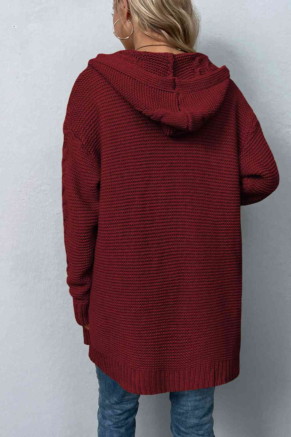 Cardigan à capuche à épaules tombantes en tricot torsadé