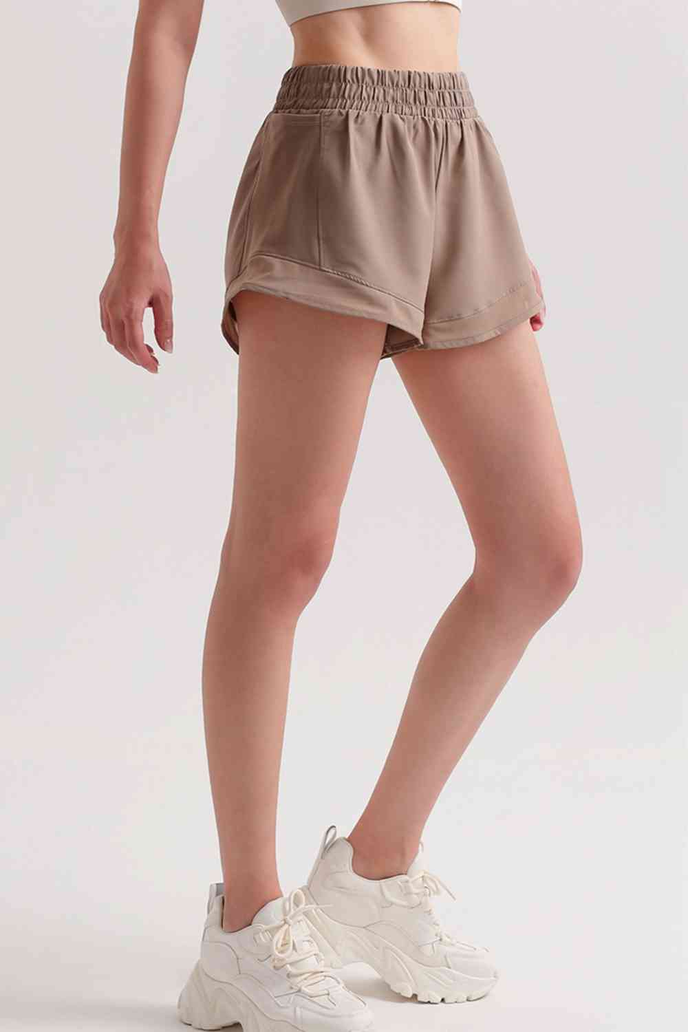 Shorts deportivos con cintura fruncida