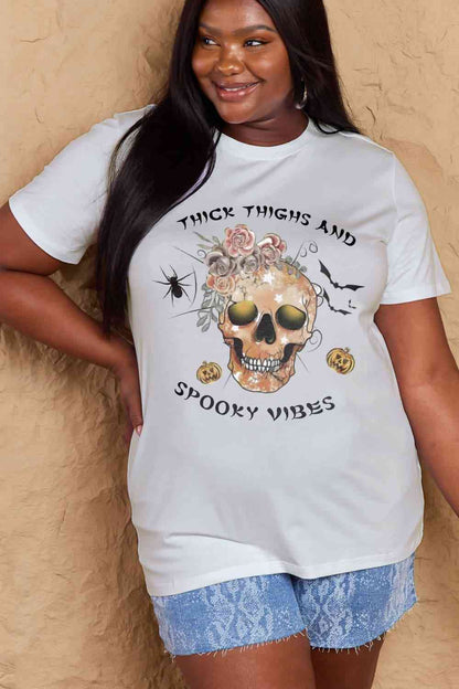 Simply Love T-shirt en coton graphique avec cuisses épaisses et vibrations effrayantes