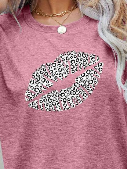 Camiseta con cuello redondo y estampado de labios de leopardo