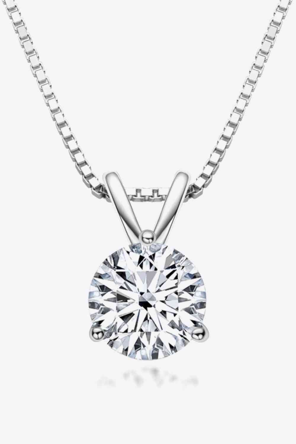 Adored Show Off Collier avec pendentif en moissanite de 1 carat