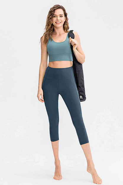 Leggings activos recortados con cintura ancha y bolsillos